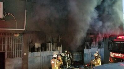 Kağıthane'de plastik ambalaj imalathanesinde yangın