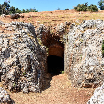 Çalışmalar başladı! İçinde hediyeler ve kemiklerin olduğu tahmin ediliyor