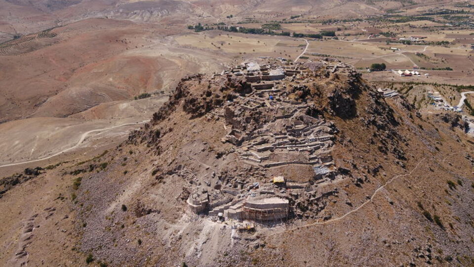 5 bin yıllık stratejik kalenin kapısı bulundu