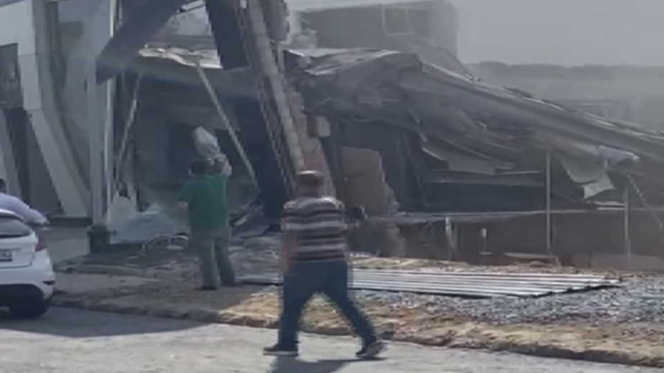 İstanbul İkitelli'de bina çöktü!