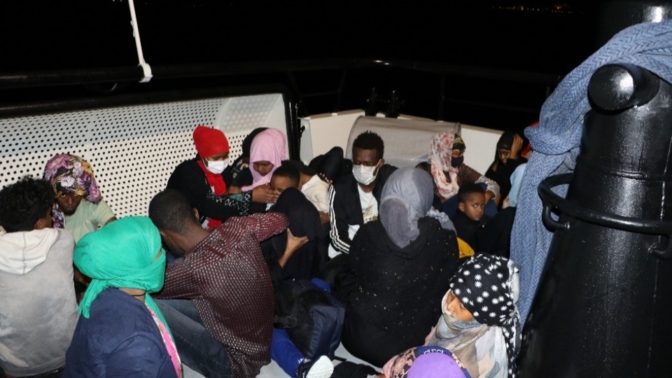 Çanakkale'de 59 kaçak göçmen kurtarıldı