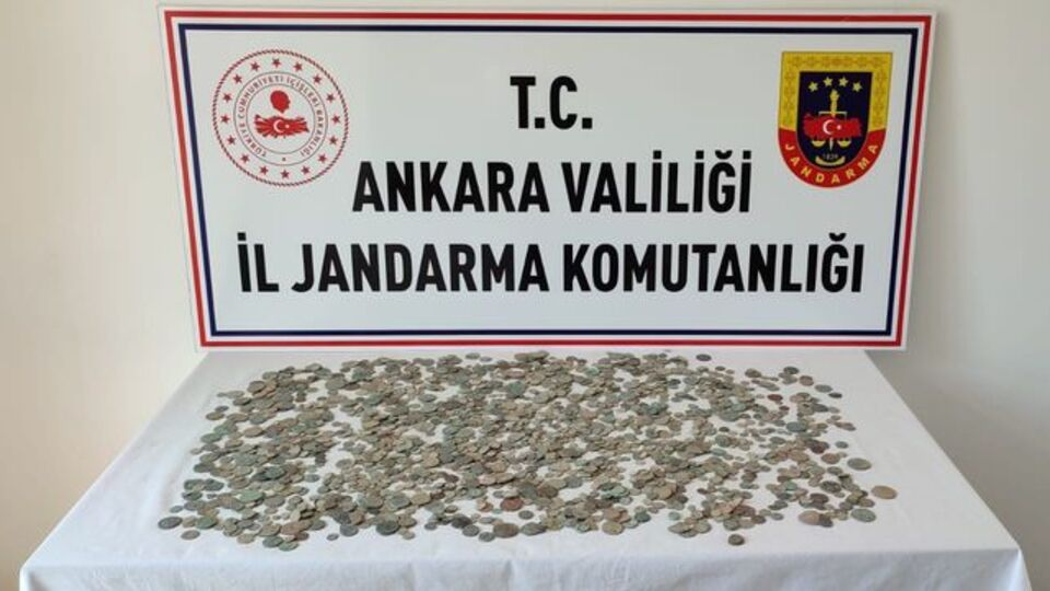 Üç farklı döneme ait 2 bin 30 sikke!