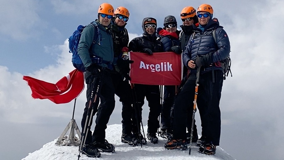 Arçelik ekibinden Ağrı Dağı zirvesine tırmanış