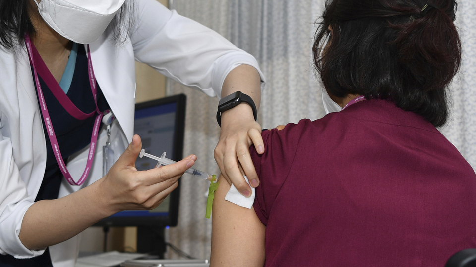 Prof. Dr. Oğuztürk'ten FDA'dan tam onay alan BioNTech aşısı açıklaması