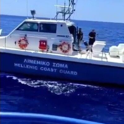 Türk balıkçı teknesine taşlı, plastik mermili saldırı! "Komşu" şaşırdı!