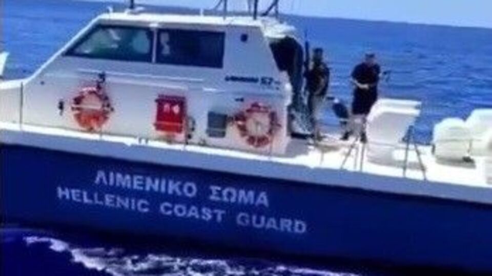 Türk balıkçı teknesine taşlı, plastik mermili saldırı! "Komşu" şaşırdı!