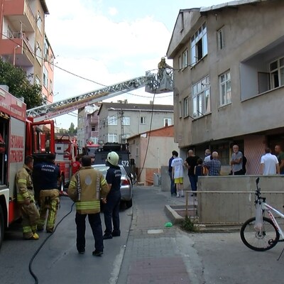 Bebeğini rehin alıp evini ateşe verdi!