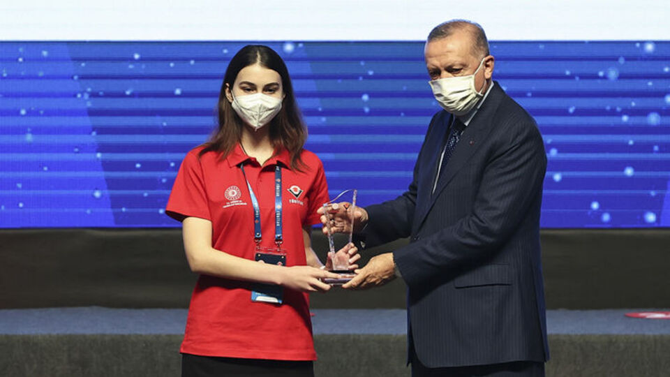 TÜBİTAK'ın en prestijli ödülü mikroplastiklerin temizlenmesi projesine geldi