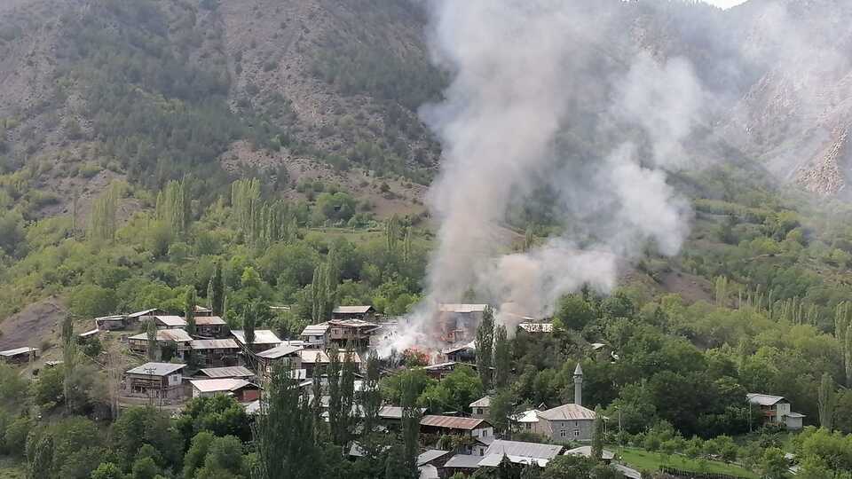 Feci yangın! 6 evi alevler yuttu