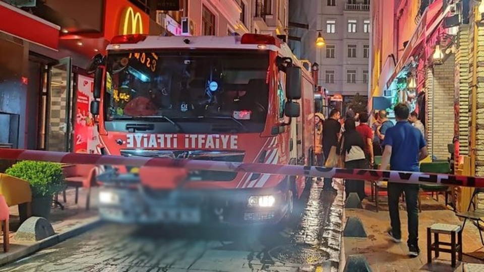 İstiklal Caddesi'nde korkutan otel yangını