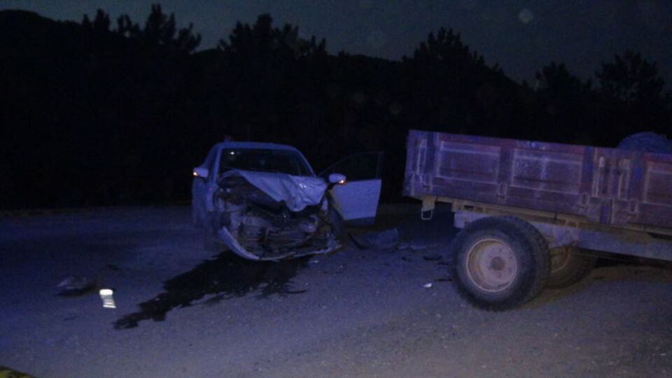 Otomobil ile traktör çarpıştı: 1 ölü, 1 yaralı