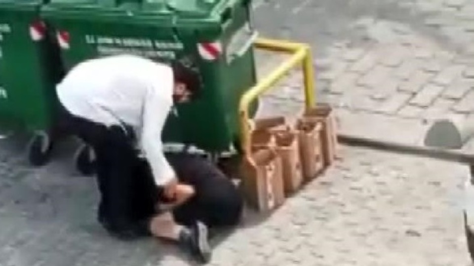 Sokak ortasında kadına şiddet!