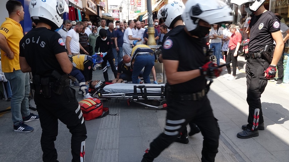 Sokakta yürürken sırtından vuruldu!