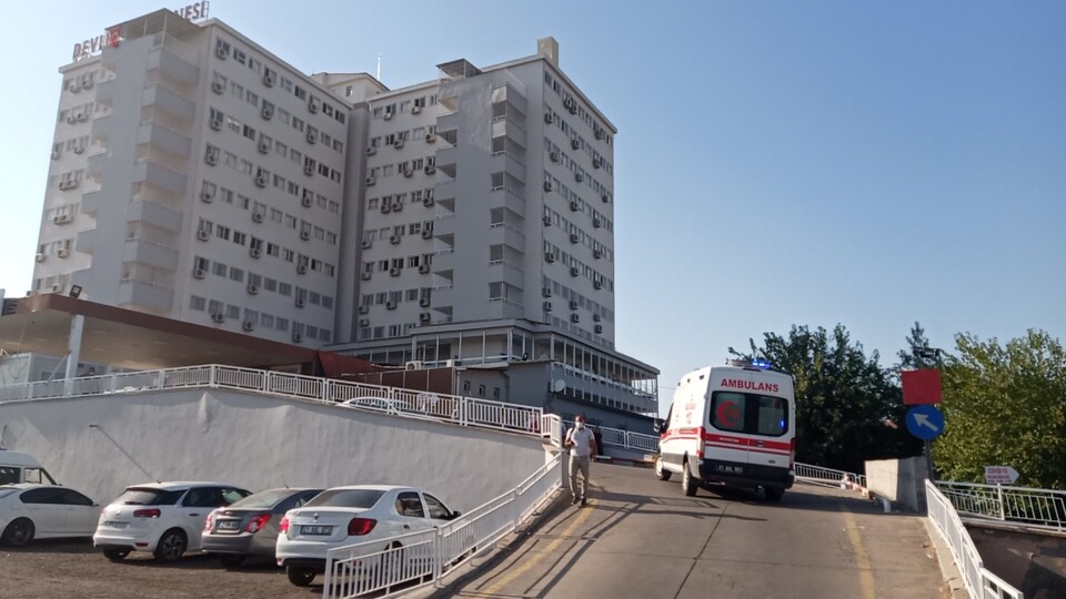 Elektriğe kapılan kadını toprağa gömdüler!