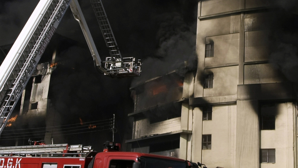 Pakistan'da fabrika yangını