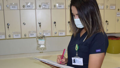 Mücadelesini koluna resmetti! "Nefes al"