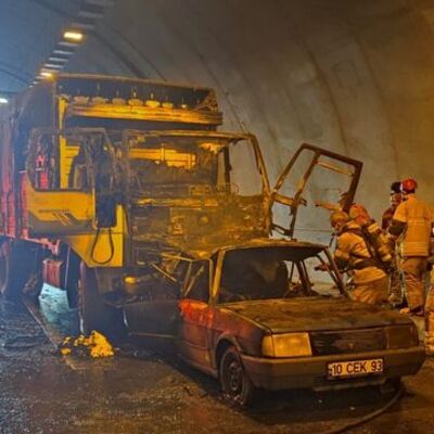 Kaza değil dehşet! Otomobil alev aldı: 4 ölü!