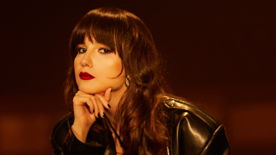 Yeni şarkısını paylaştı