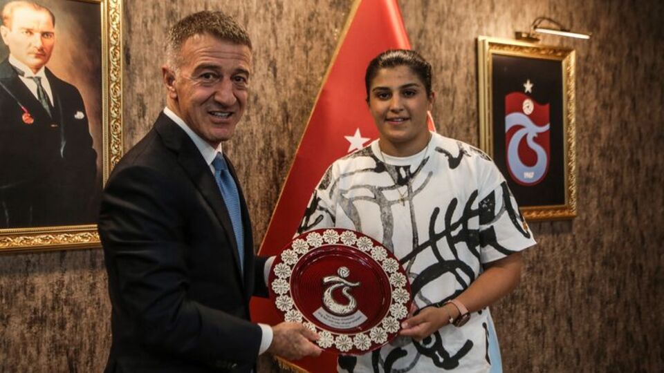 "Busenaz Sürmeneli gururumuz oldu"