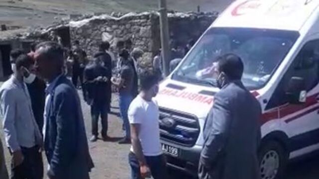 Arazide bulduğu cisim patladı, kendisi öldü, aile yaralandı