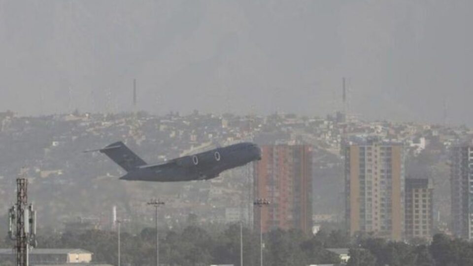 İngiltere Afganistan'dan tahliyeleri tamamladı