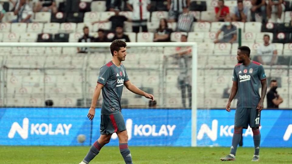 Kariyerindeki ilk kırmızı kartı gördü