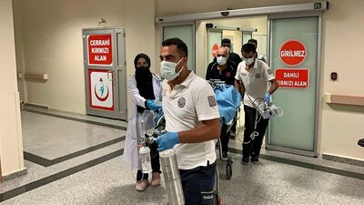 Pekmez kaynatılan kazana düşen çocuk ağır yaralandı