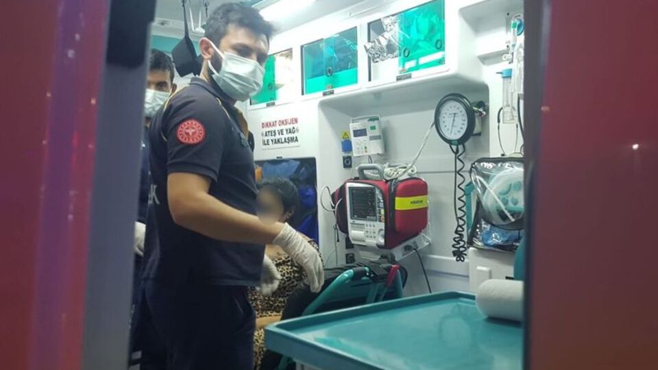 Genç kadına sokak ortasında dayak