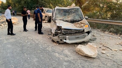 Heyelanda kıl payı kurtuldu!