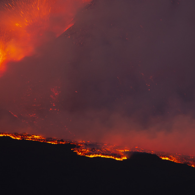 Etna yeniden faaliyete geçti!
