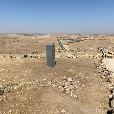 Gizemli monolit yine ortaya çıktı