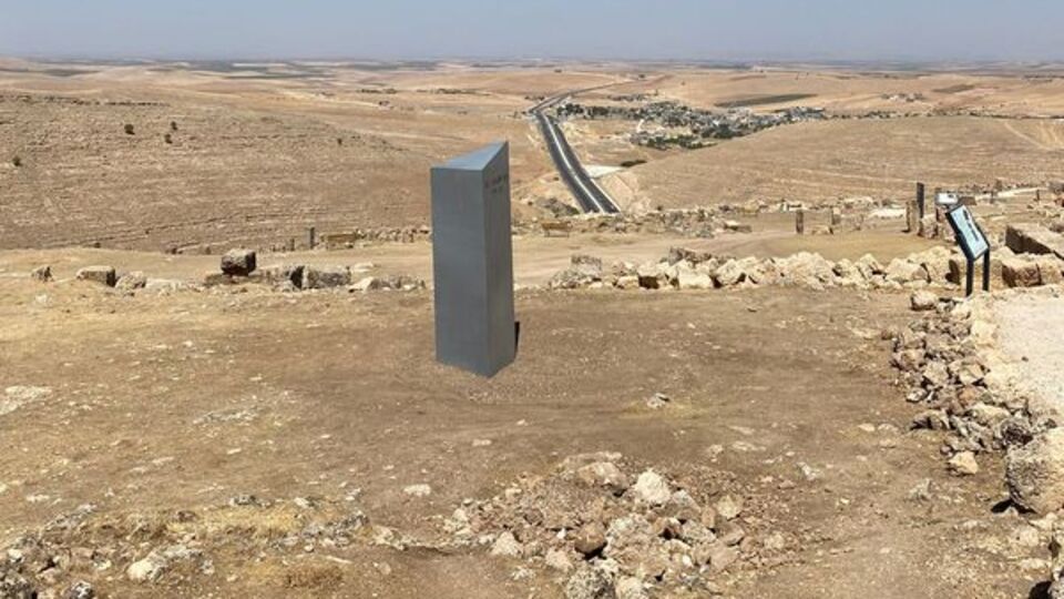 Gizemli monolit yine ortaya çıktı