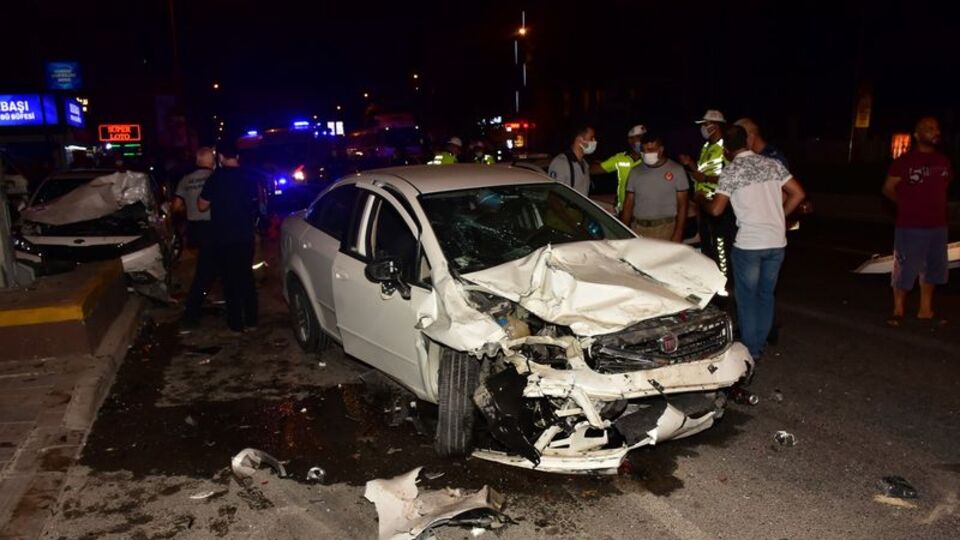 İzmir'de trafik kazası: 5 yaralı