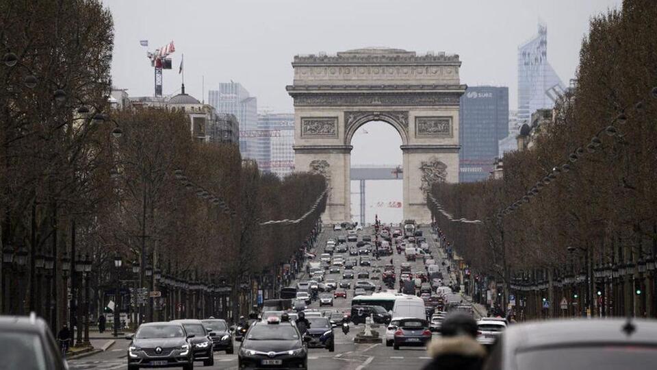 Paris'te otomobillere hız sınırı geldi