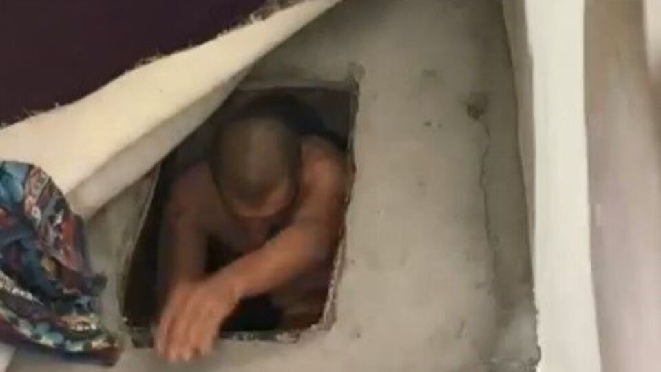 Kanepenin altına kazdığı çukurda bulundu!