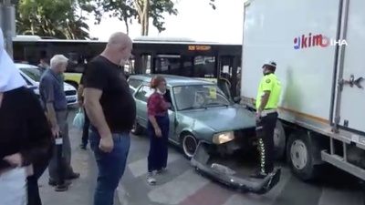 Hem çarptı hem sinirlendi! Tamponla saldırdı