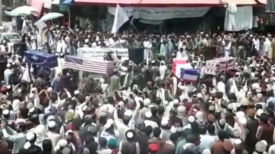 Taliban'dan tabutlarla sembolik tören