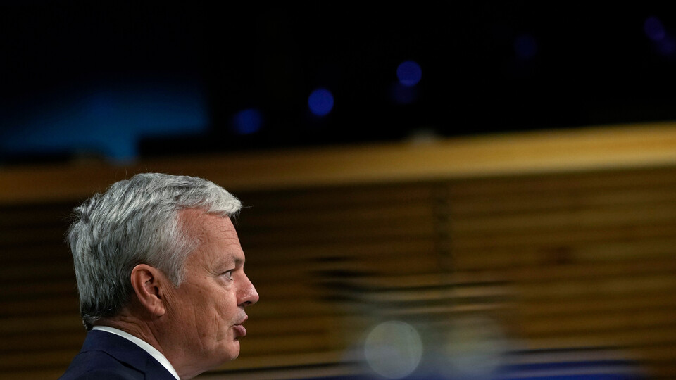 ''Demokratik standartlar erozyona uğradı''