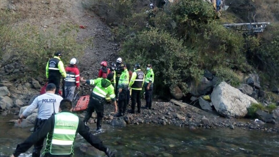 Peru'da otobüs uçuruma düştü
