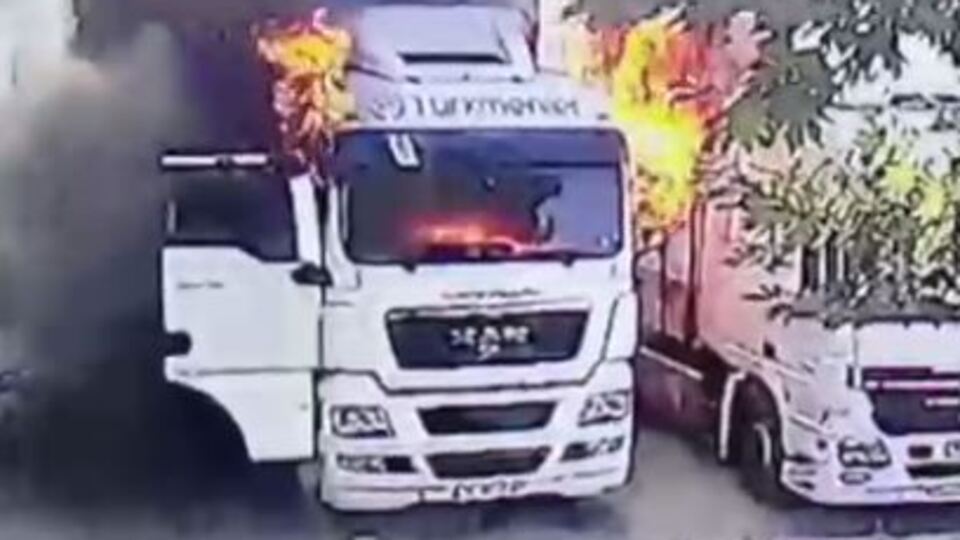 Uyurken TIR yanmaya başladı!