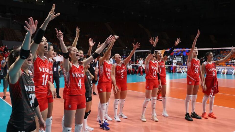 Sultanlar final için sahada!