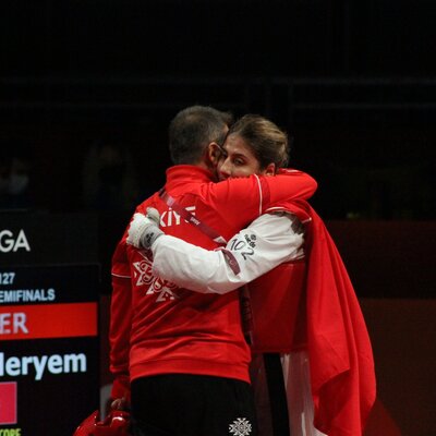 Meryem Çavdar madalyayı garantiledi