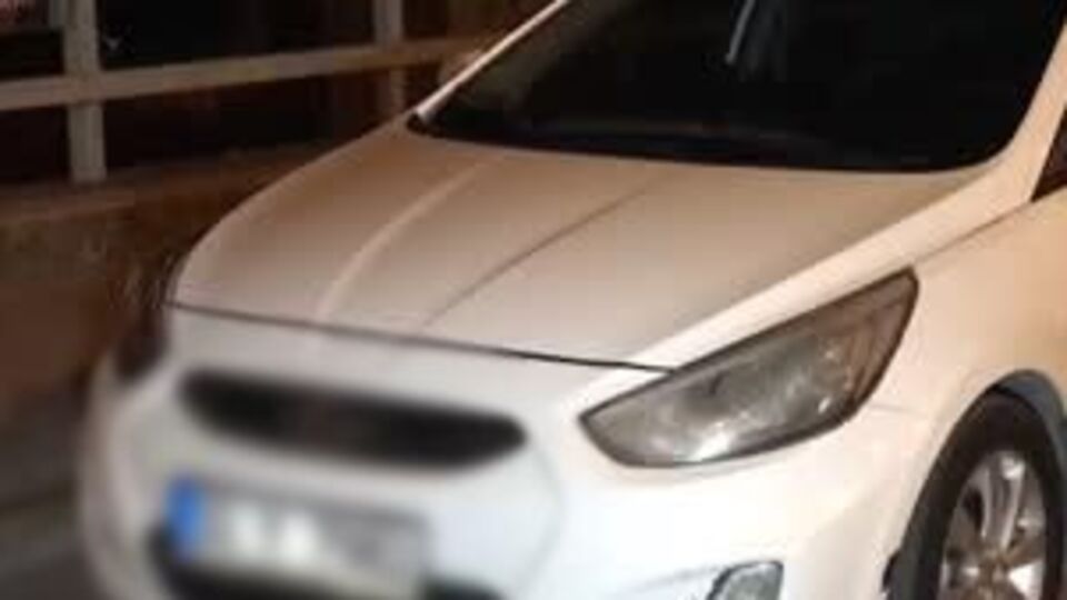 Adana'da otomobilde silah ele geçirildi: 2 gözaltı