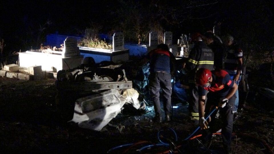 Feci ölüm: Otomobil takla attı, yanarak can verdi