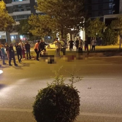 Aniden yola çıkan çocuğu kurtarmak isterken öldüler!