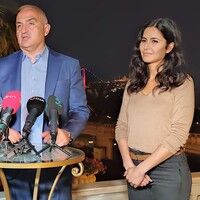 Hintli oyuncularla görüştü