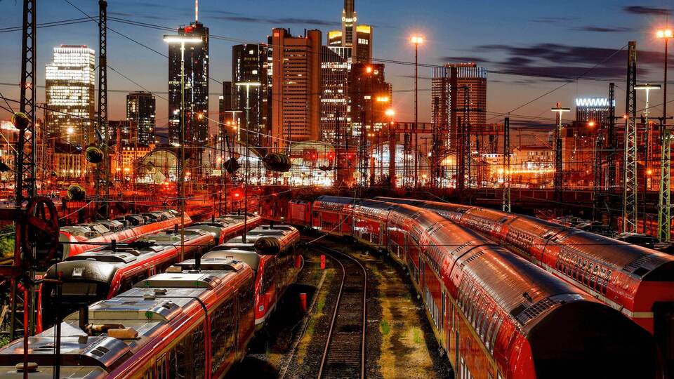 Almanya'da grev durdurma talebine ret