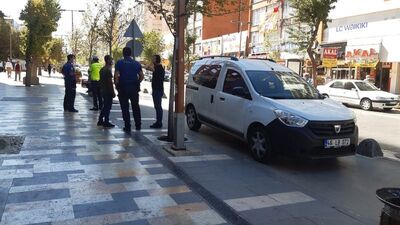 İki Suriyeli, buldukları 10 bin doları teslim etti