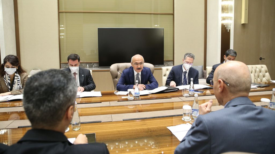 Bakan Elvan İKB yönetimiyle görüştü