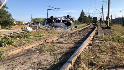 Yük treni servise çarptı! Ölü ve yaralılar var!